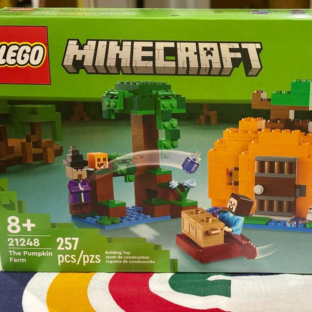 LEGO MINECRAFT "The Pumpkin Farm" 21248 UNOPENED